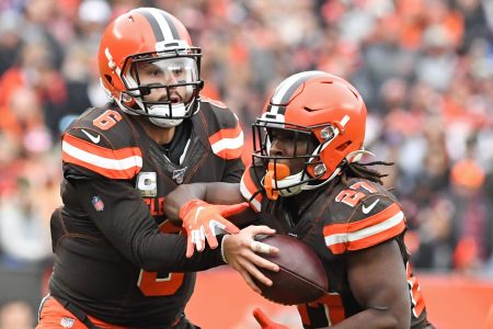 Baker Mayfield of the Browns hands off to running back Kareem Hunt