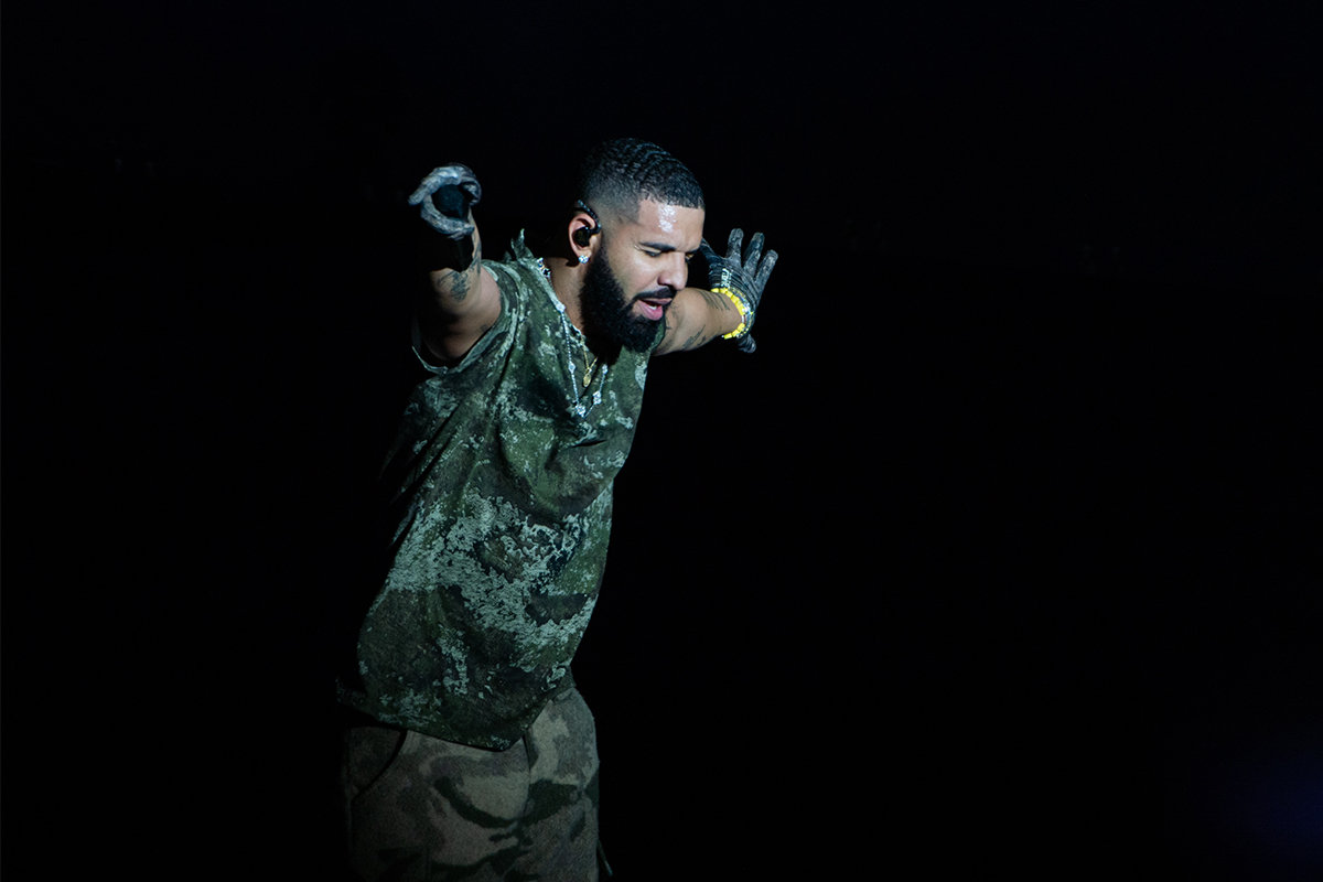 Drake performing against a black background. An anecdotal study revealed that listening to Drake makes runners run slower.