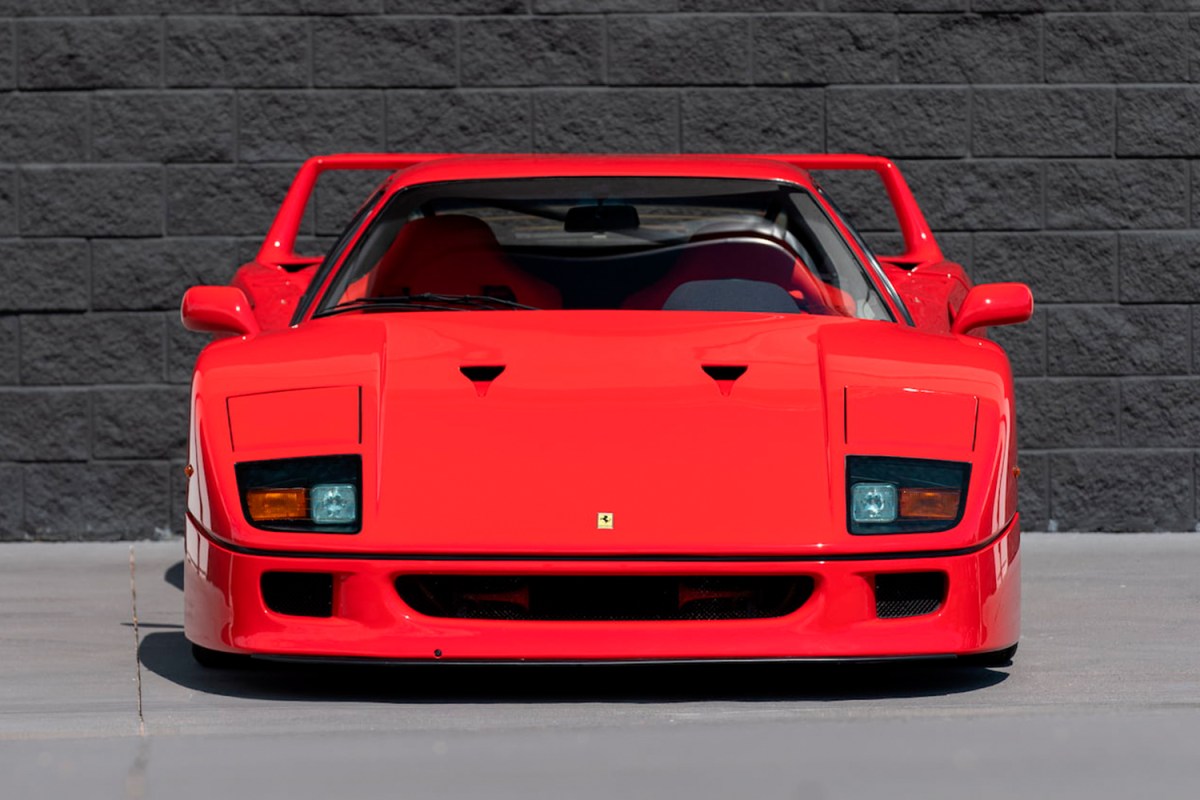 A 1992 Ferrari F40 in red (Rosso Corsa) that's up for auction at Mecum Auctions Kissimmee, Florida sale in January 2022
