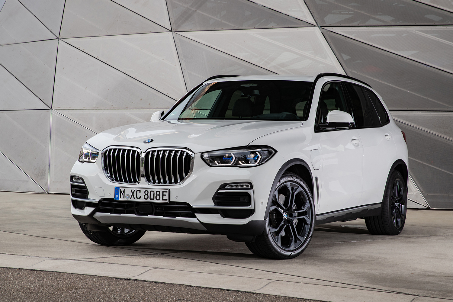 The BMW X5 xDrive45e, one of our favorite vehicles of 2021