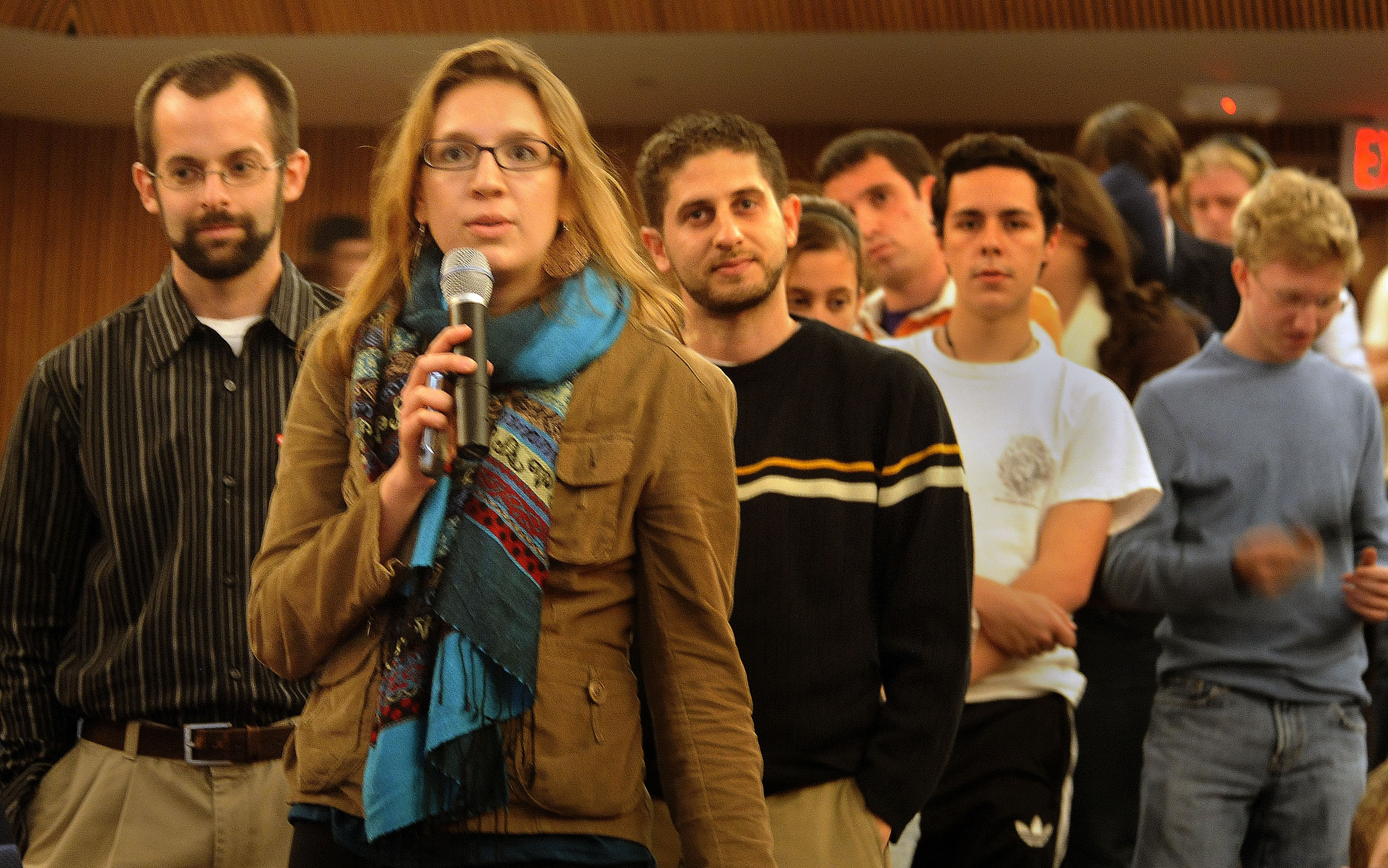 Georgetown University students line up to ask questions of Juicy Campus founder Matt Ivester in 2008