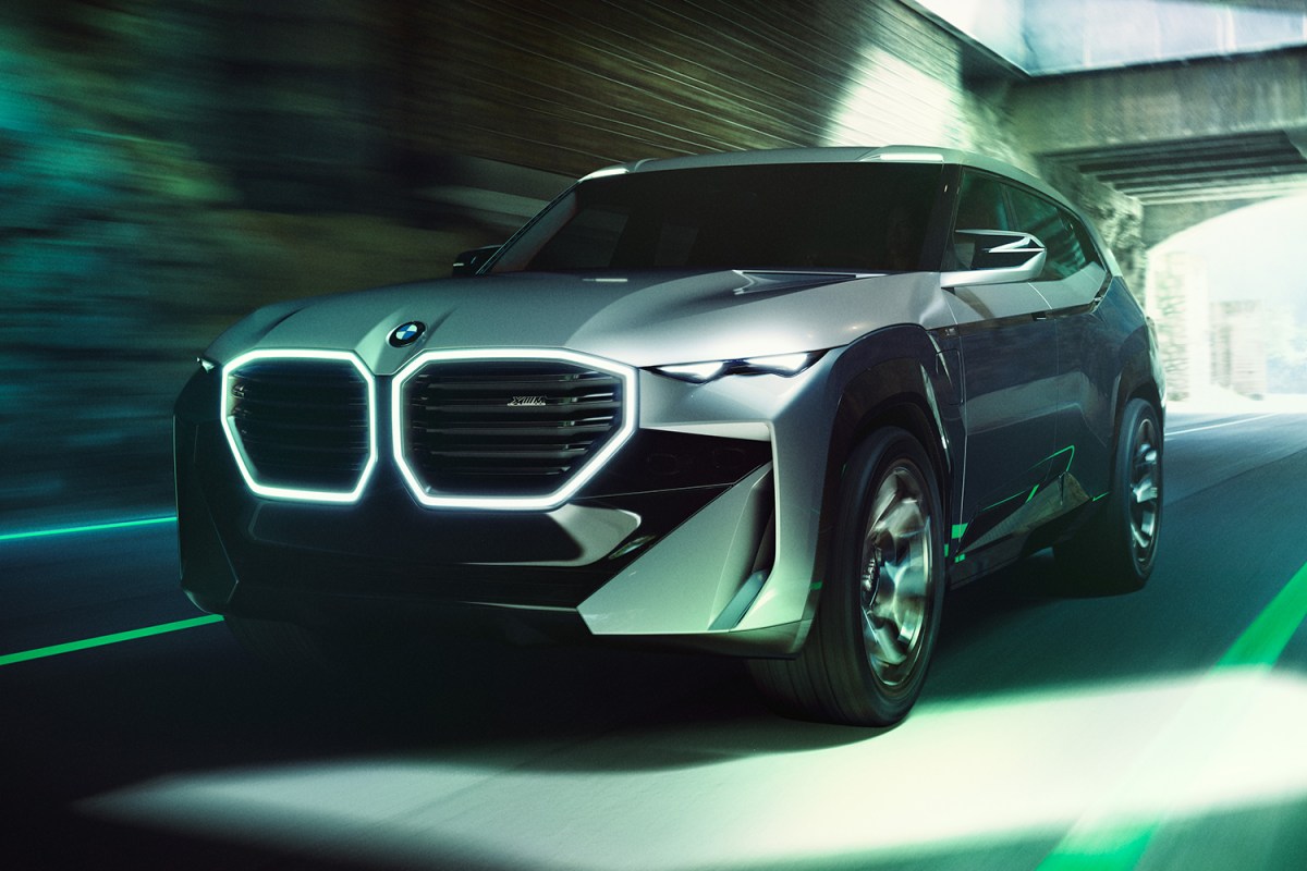 The new BMW Concept XM, a plug-in hybrid SUV with two giant grilles illuminated by contour lighting