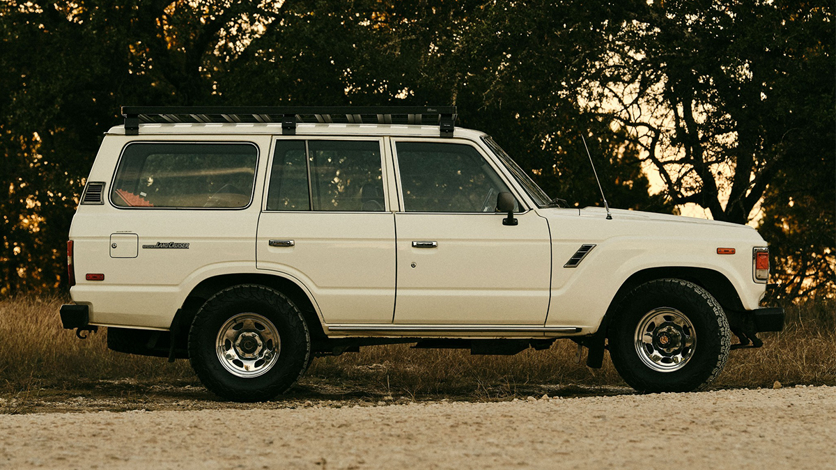 The side profile of a 1985 Toyota Land Cruiser FJ60 that is being given away by Huckberry and Bring a Trailer as part of a holiday 2021 promotion
