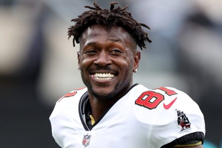 Antonio Brown warms up prior to a game against the Jets at MetLife Stadium