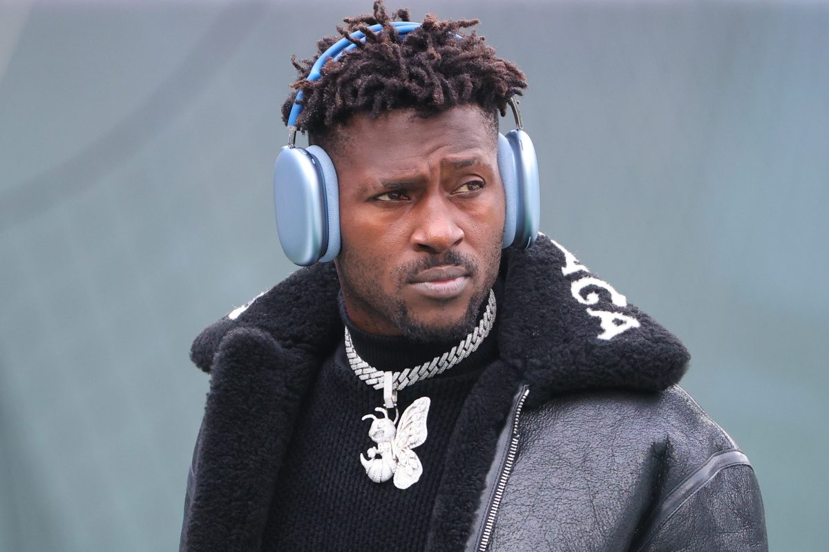 Antonio Brown walks the field prior to an NFL game against the New York Jets
