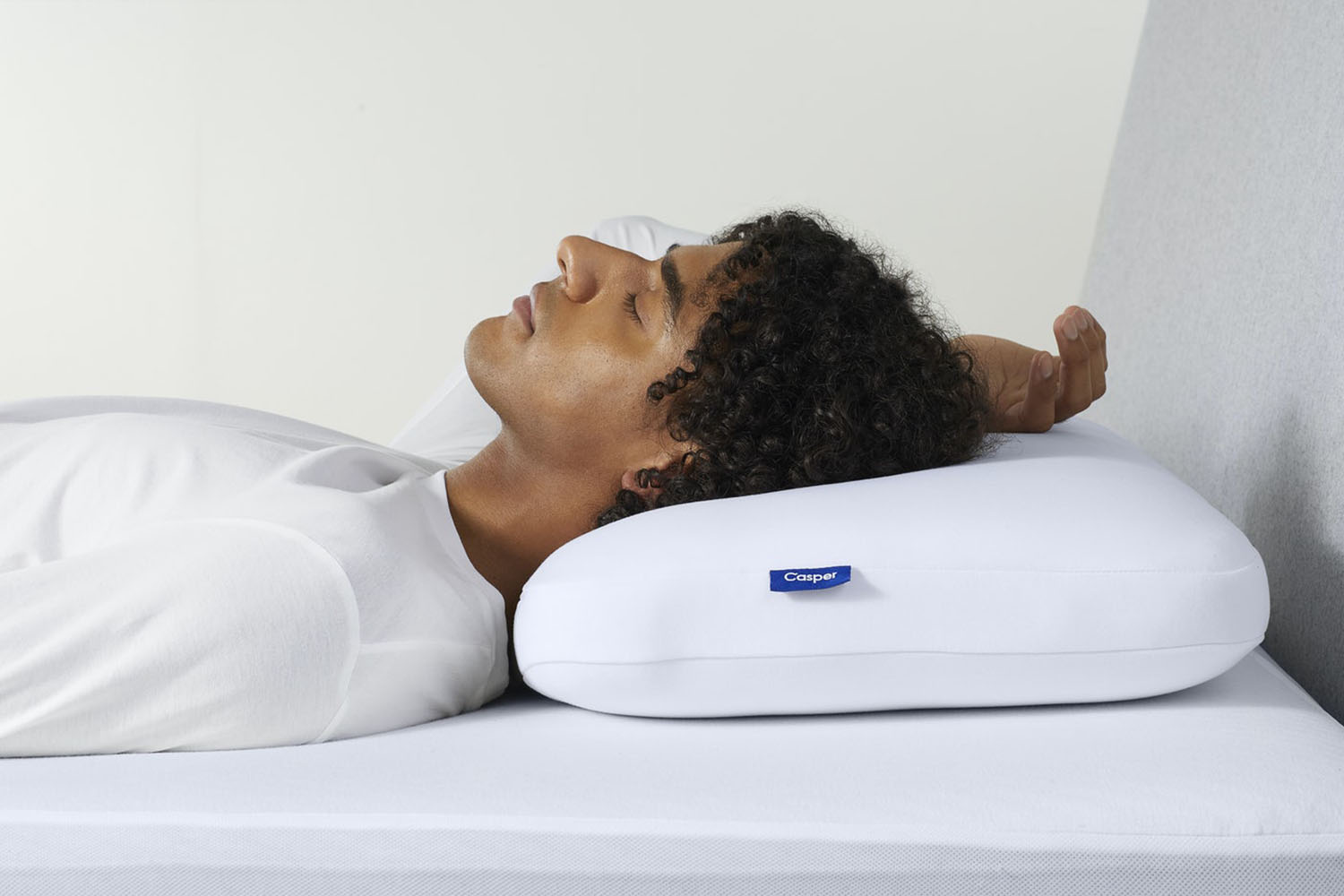 a model laying on a casper cooling pillow