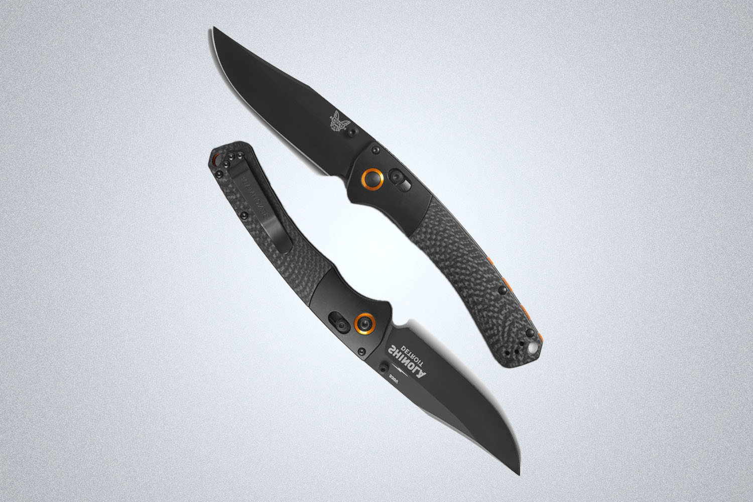 two knives side by side 