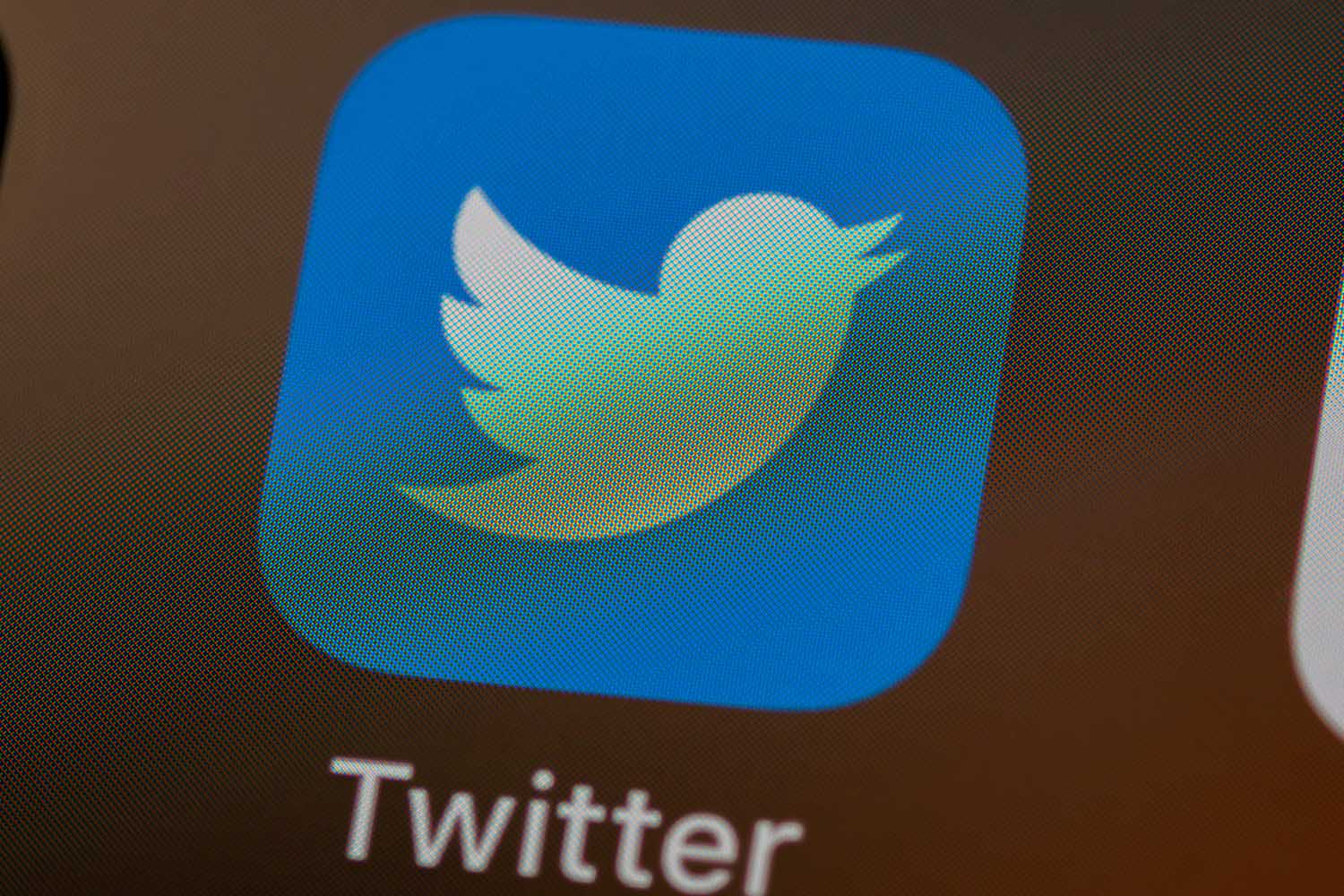Twitter Expands Testing of Reddit-Style Downvote Feature Globally