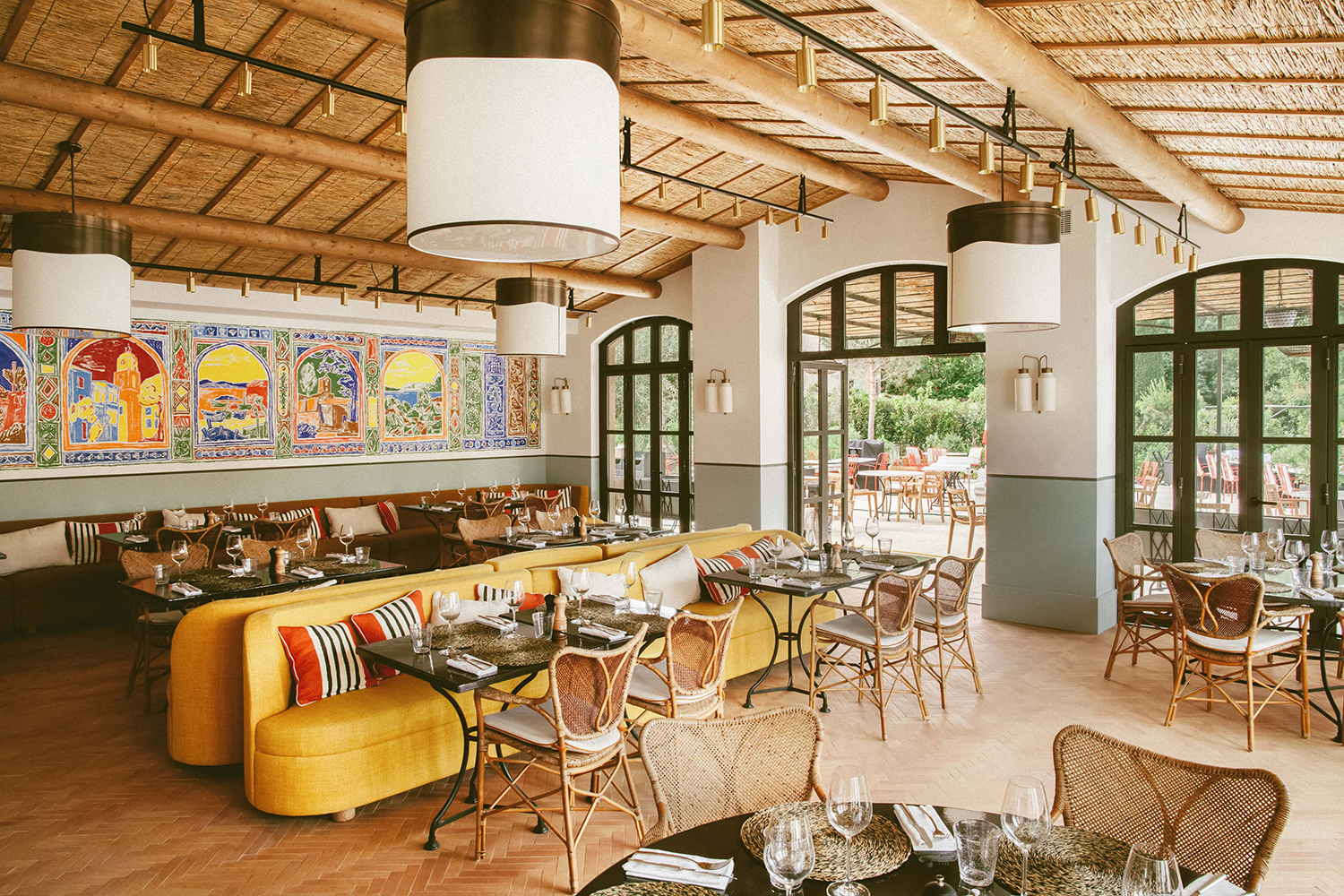 The vibrant restaurant at the Lou-Pinet