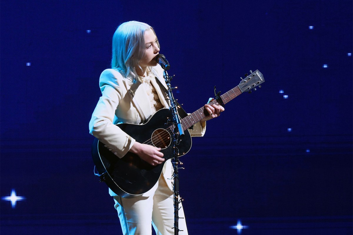 Musician Phoebe Bridgers preforming at the Billboard Women In Music Awards In a Gucci all-white power suit.