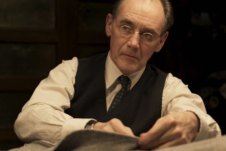 Mark Rylance stars as "Leonard" in director Graham Moore's THE OUTFIT, a Focus Features release.