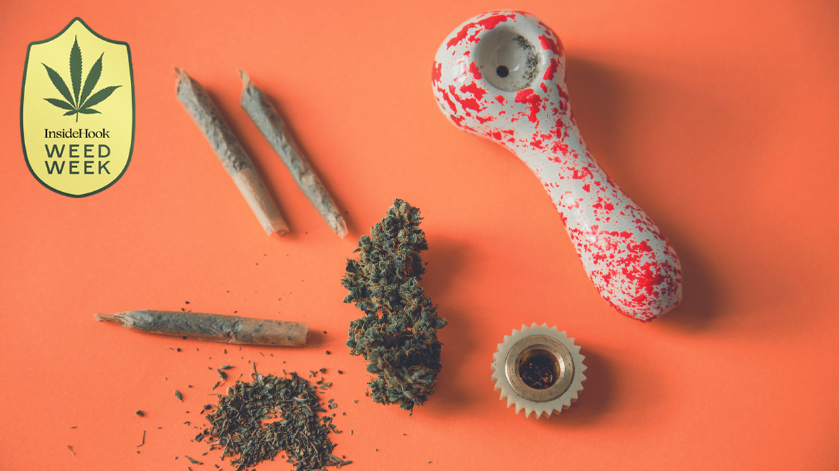 Using Pipes And Bongs to Smoke Medical Marijuana - HelloMD