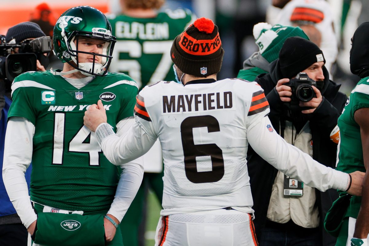 Baker Mayfield congratulates Sam Darnold after the Jets defeated the Browns in 2020. The super-hyped quarterback class from the 2018 NFL Draft isn't looking too hot in 2022.