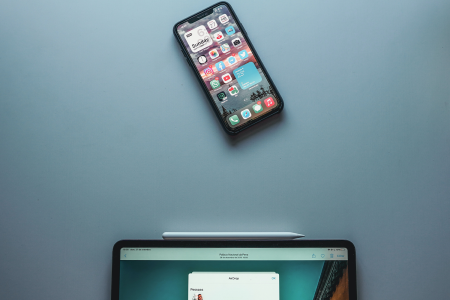 What’s the Deal With Plane Passengers AirDropping Other Passengers?