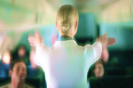 16 Tips for How to Be a Better Passenger, According to a Veteran Flight Attendant