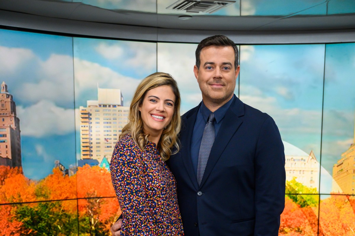 Carson Daly and his wife, Siri Daly, photographed together on set of the Today Show in 2019. Daly has said he and his wife sleep in separate bedrooms.