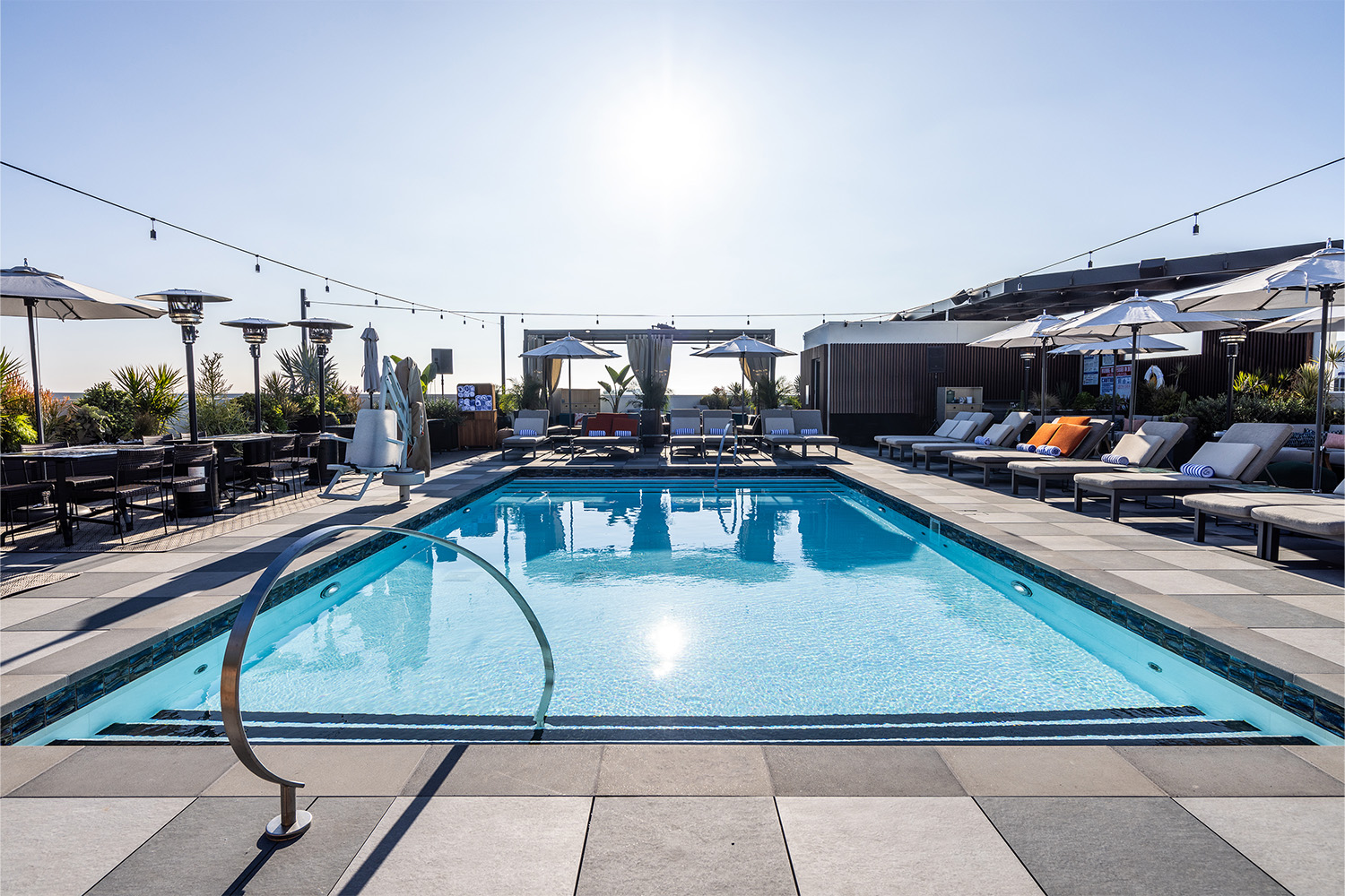 You Probably Need This Three Perfect Rooftop Hotel Pools in Los