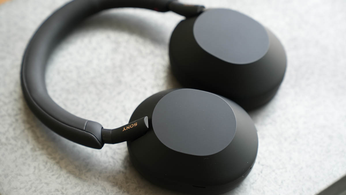 The black Sony WH-1000XM5 headphones lying on a table