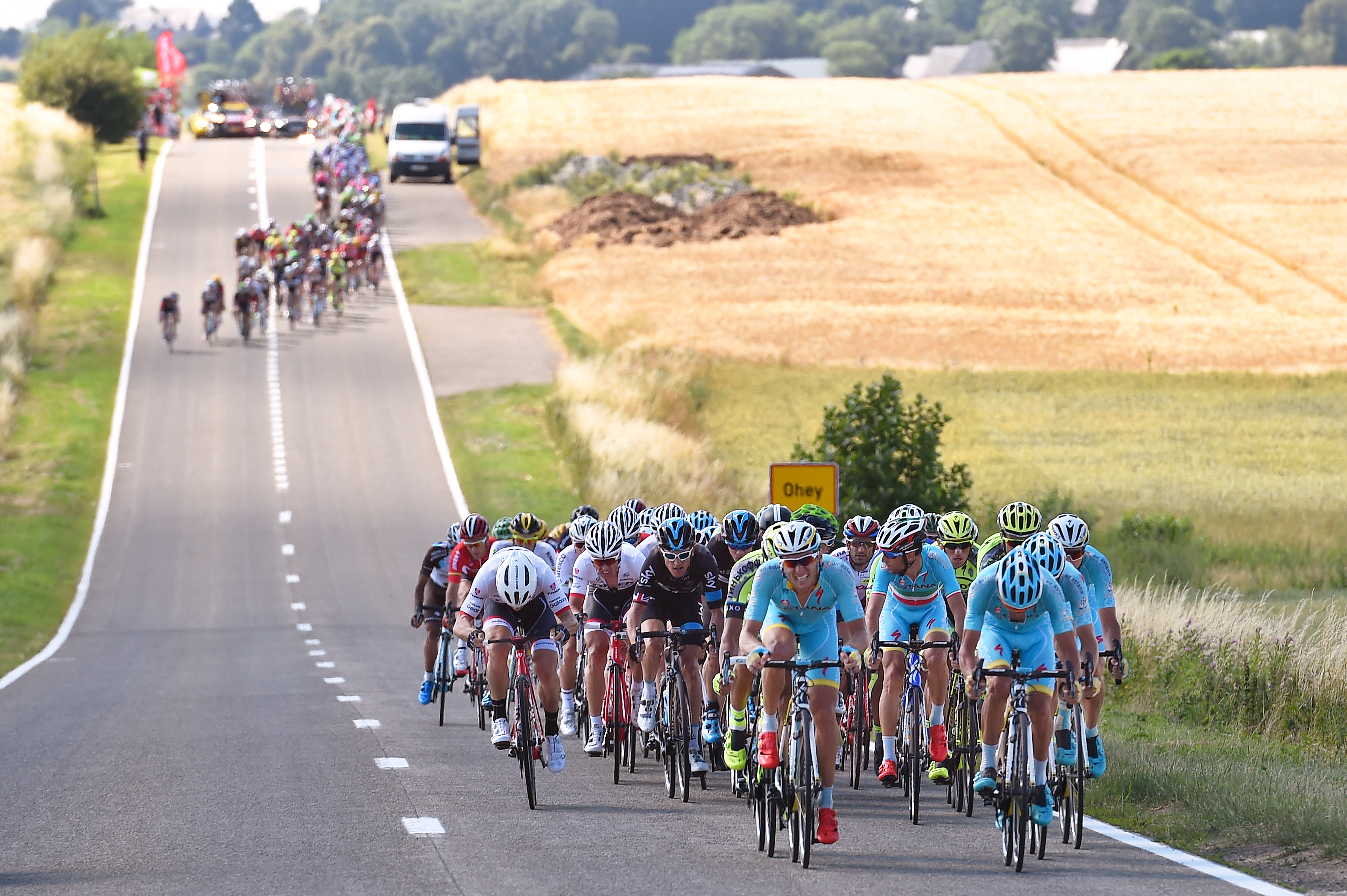 Tour de France echelons in the crosswinds
