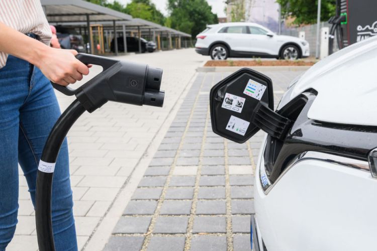 Charging electric vehicles