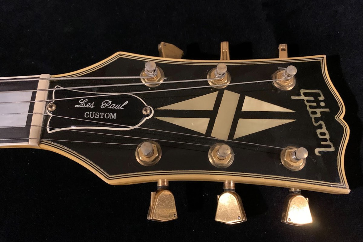 Headstock of a guitar with tuner