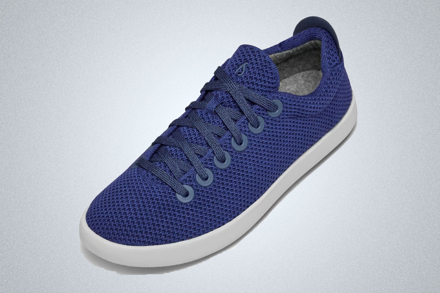 The blue Tree Piper sneaker from Allbirds on a grey background