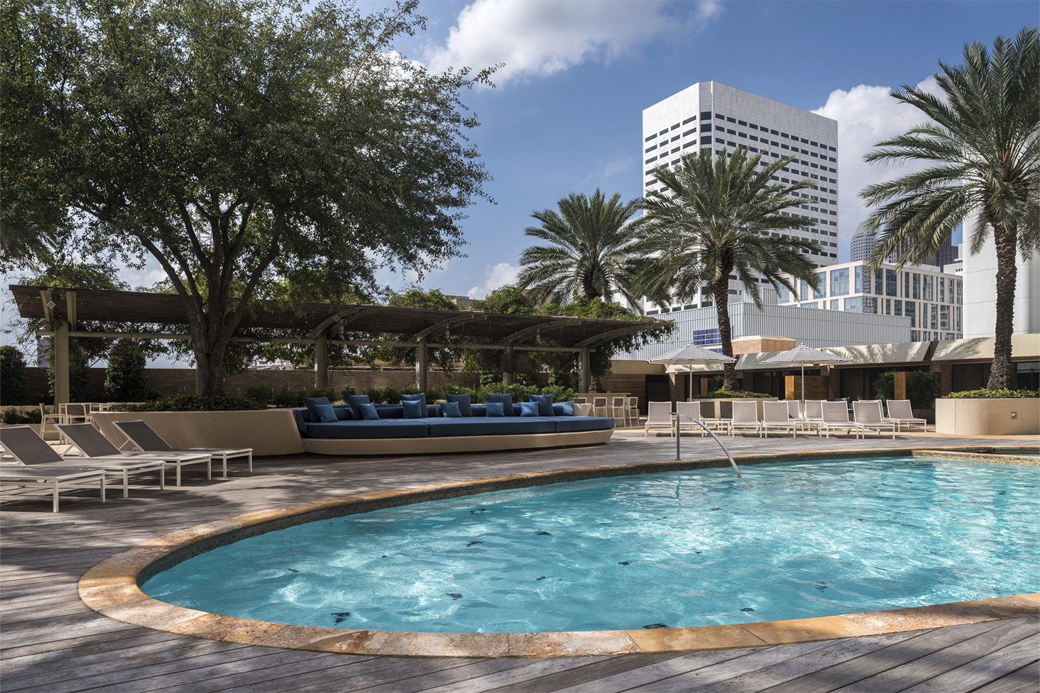 Four Seasons Hotel pool
