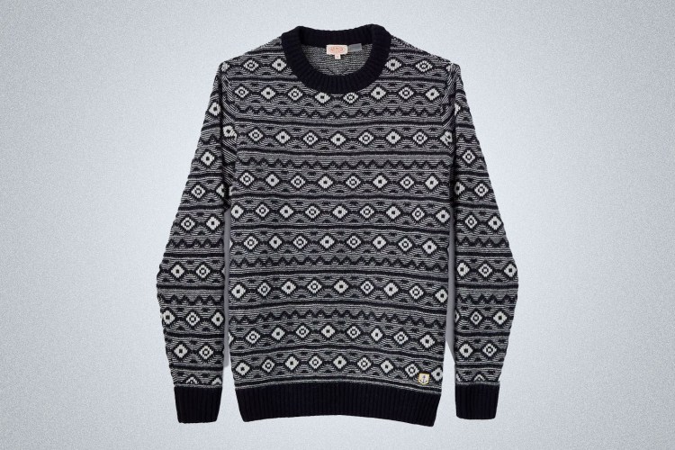 a grey. black and white sweater from Armor Lux on a grey background