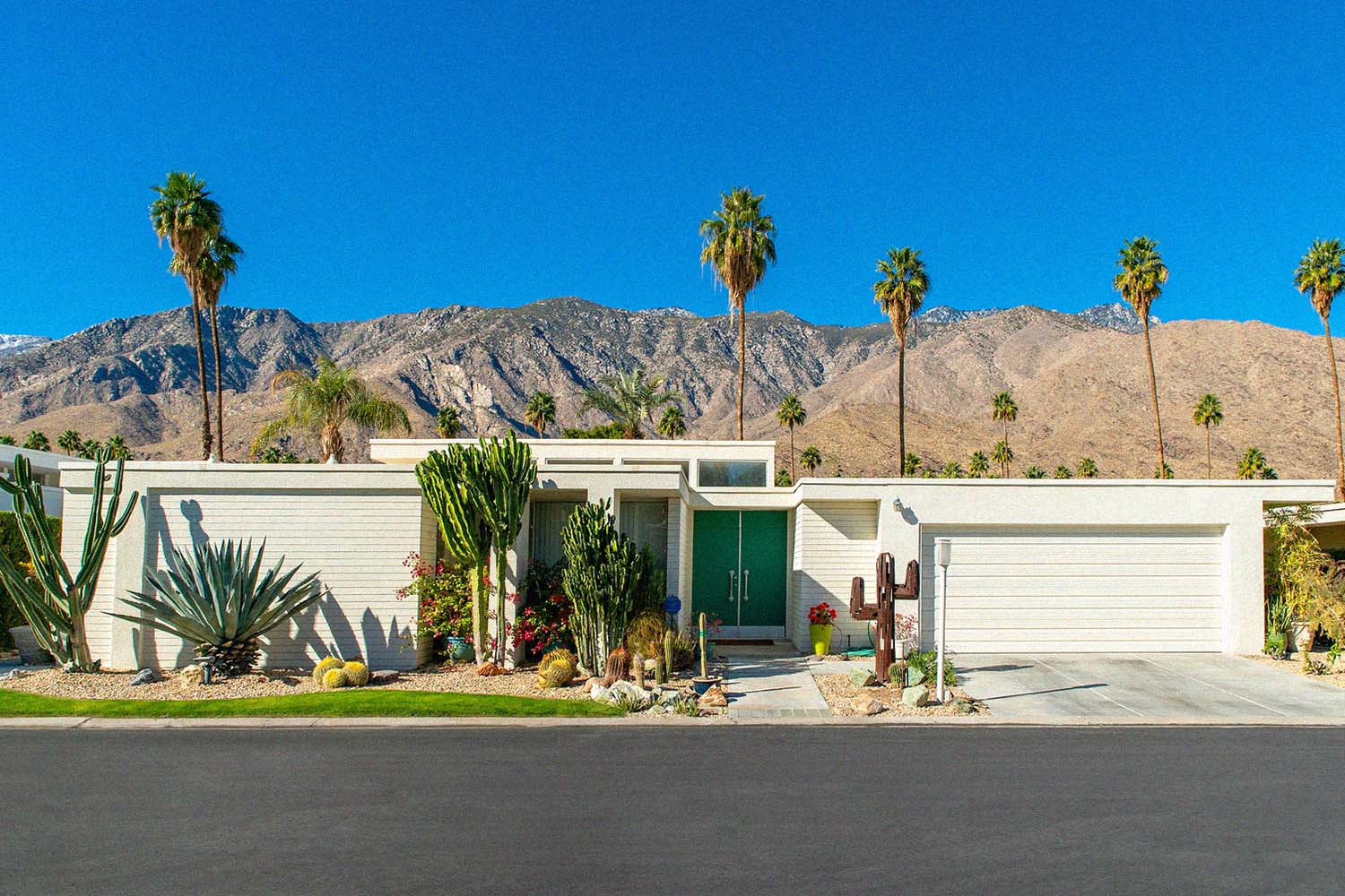 Mid-century modern house in Palm Springs