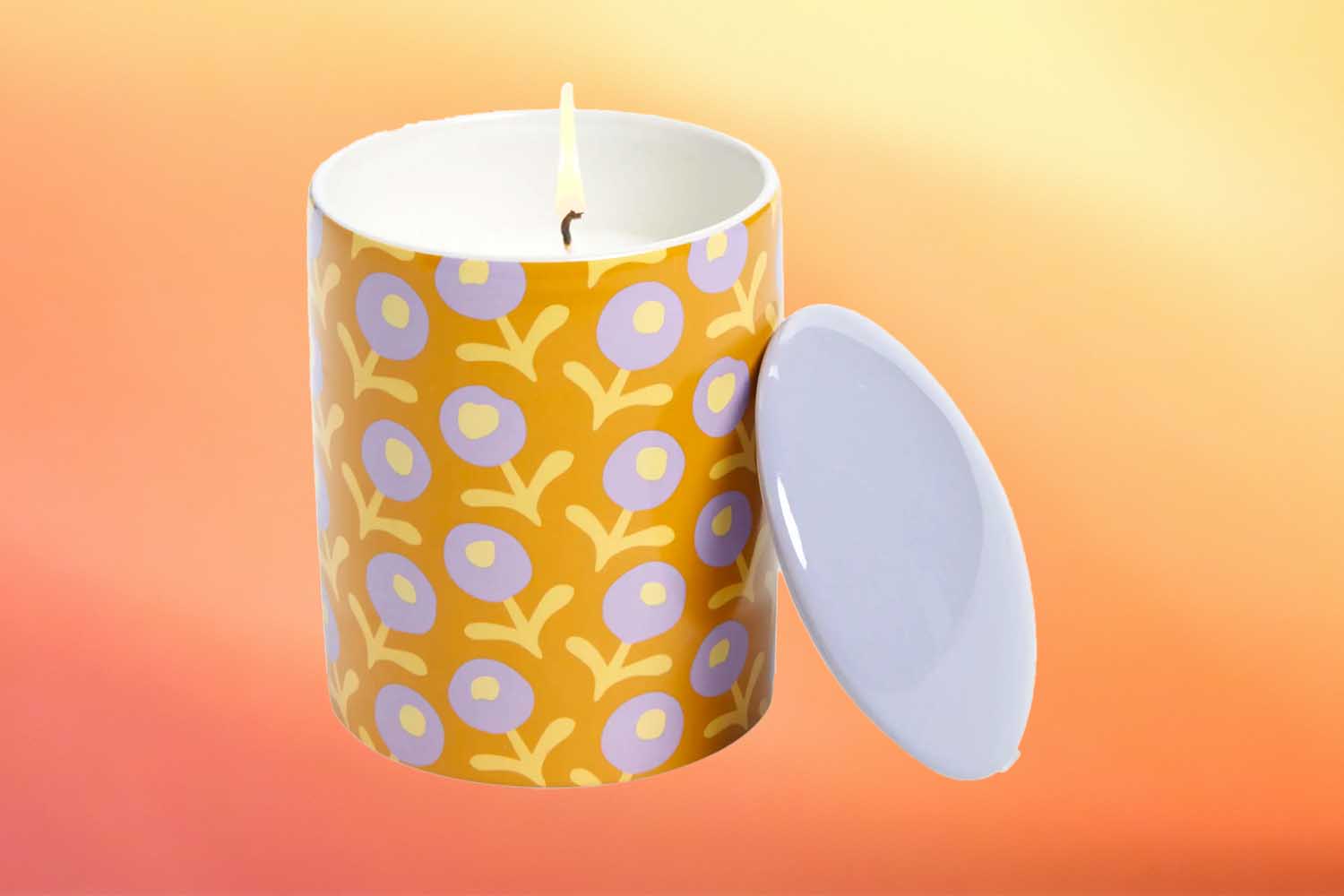 L’or de Seraphone Monroe Candle, one of the best fall candles for 2022 on an orange background