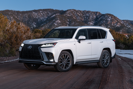 Review: The 2022 Lexus LX 600 Clings to Its Off-Road Past