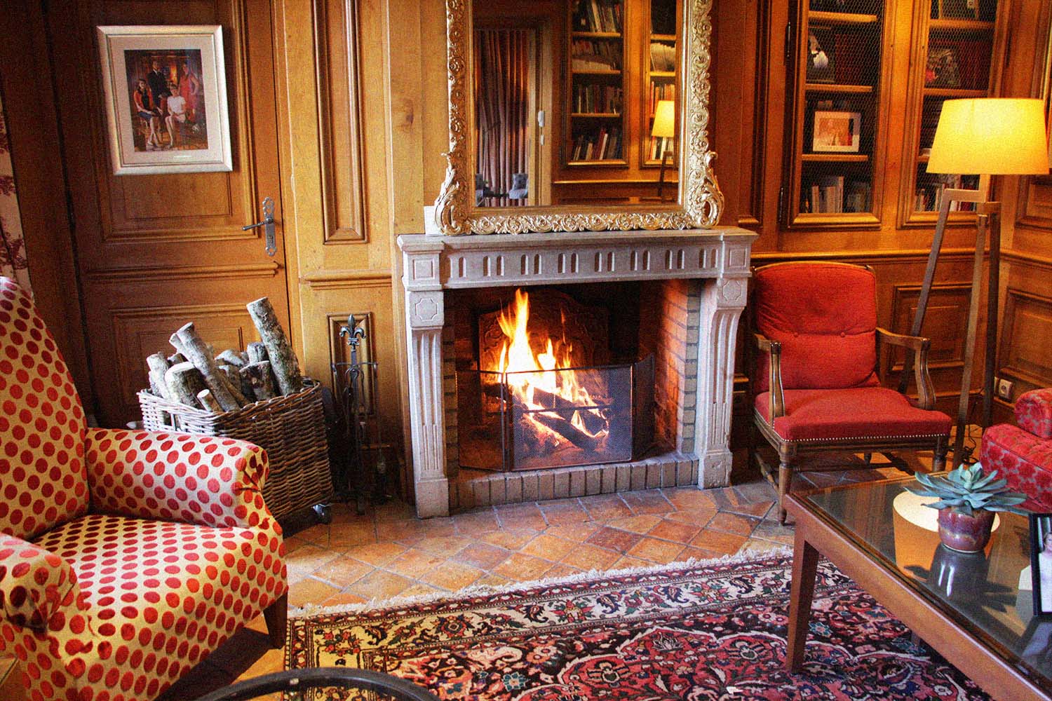 A fireplace and two armchairs