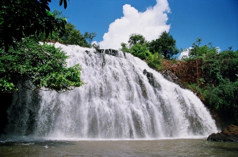 The waterfall in question, Cachoeira Queima Pé.