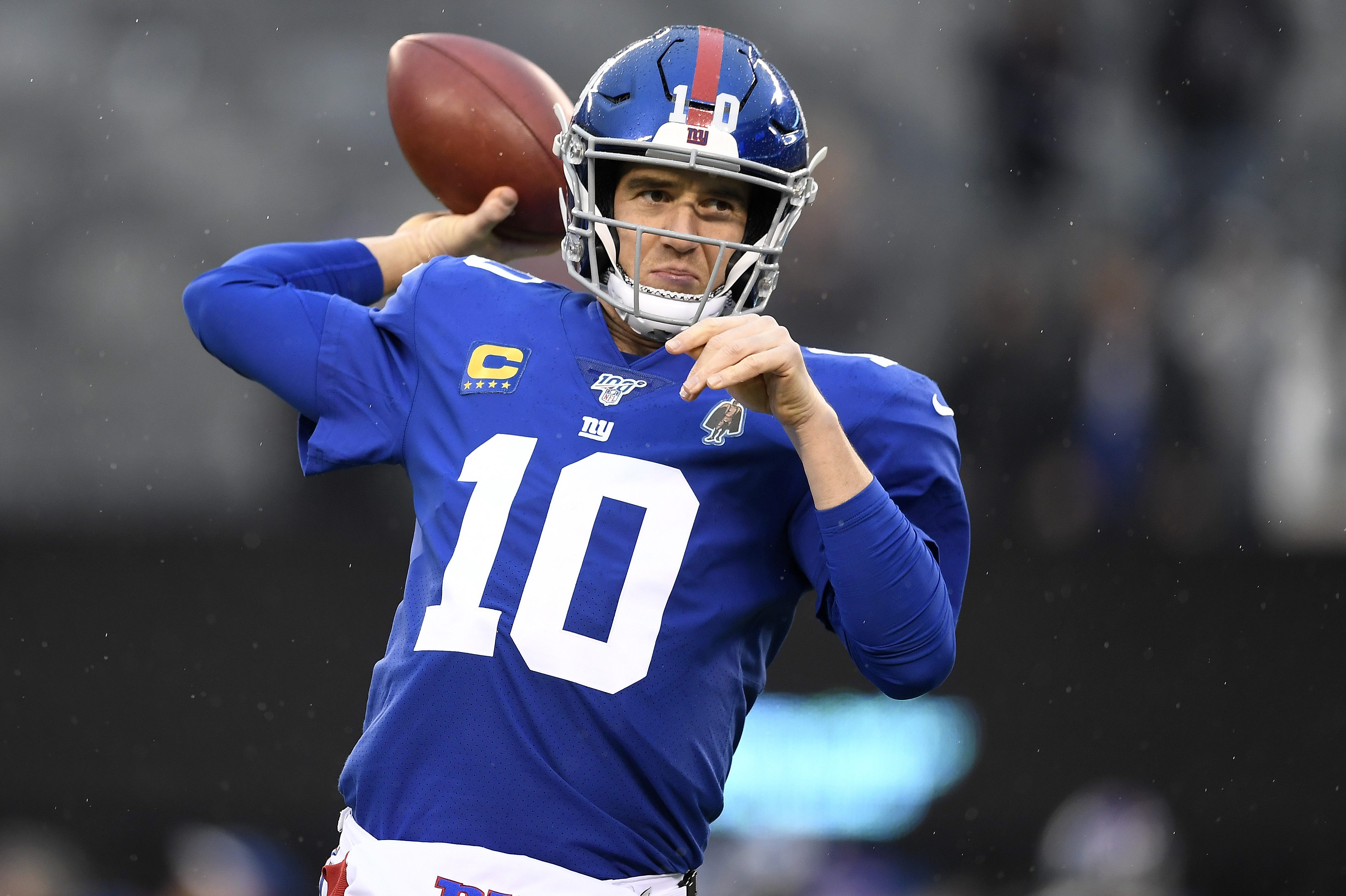 Eli Manning warms up before a 2019 game against the Philadelphia Eagles.
