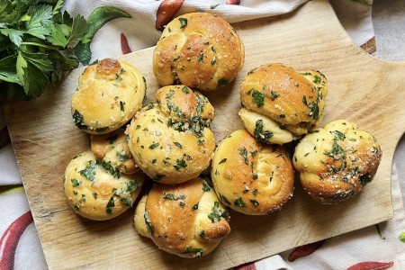Do Not Sleep on This Recipe for Pizzeria-Perfect Garlic Knots