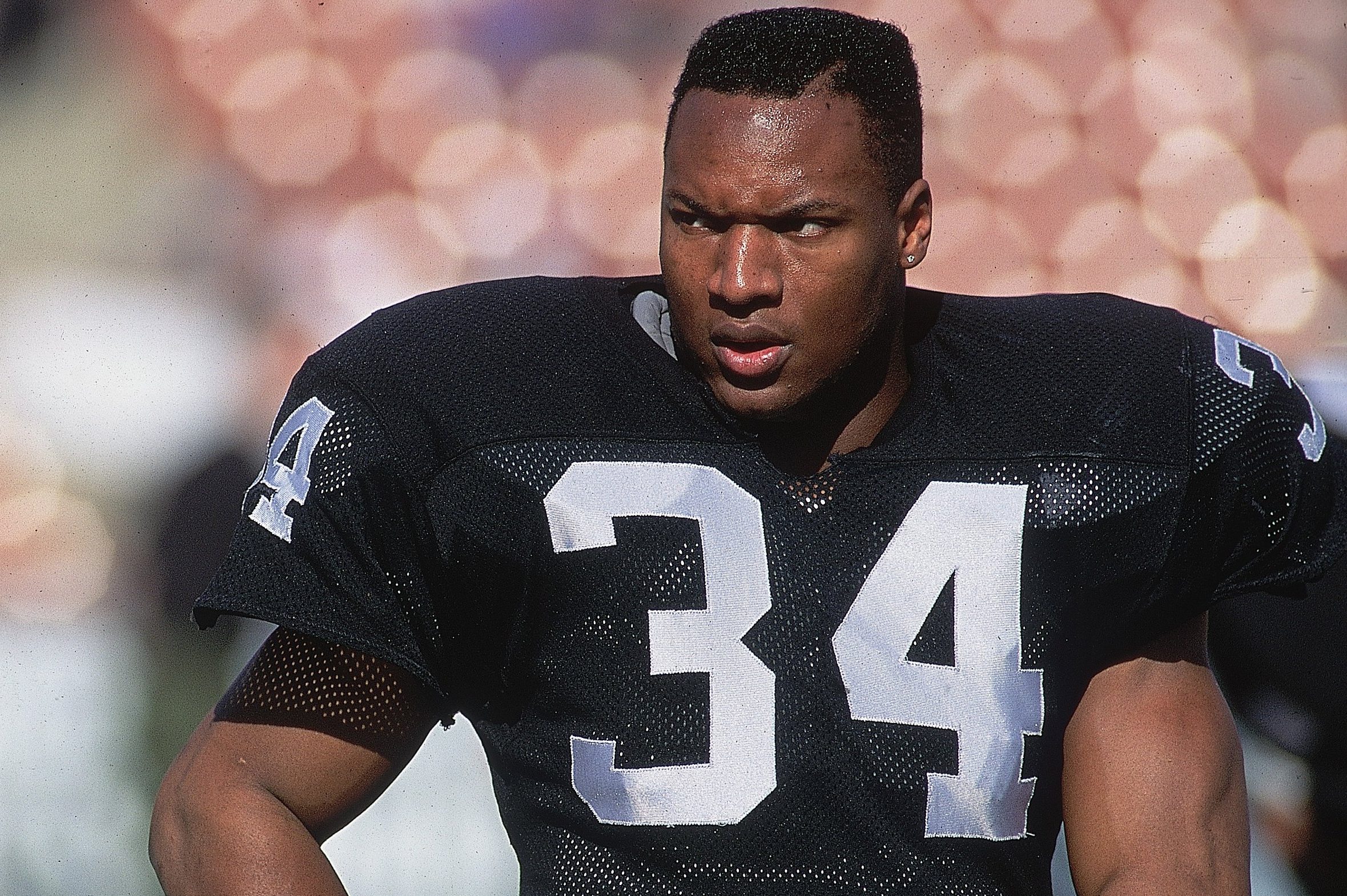 The Legend of Bo Jackson is Chronicled in a New Book by Jeff