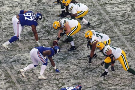 The Packers line up across from the Giants at MetLife Stadium in 2019