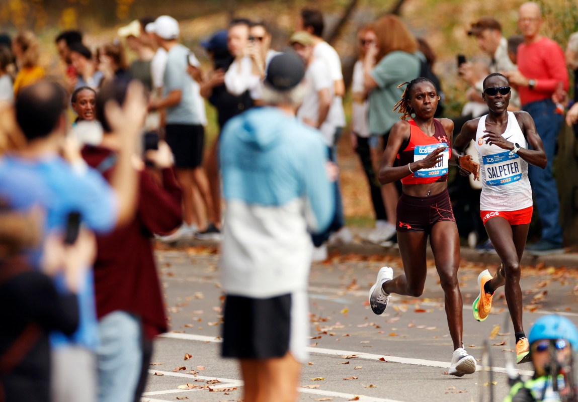 The female leaders at the New York Marathon. What shoes did they wear? We've got a breakdown.
