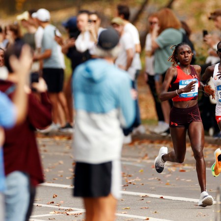 The female leaders at the New York Marathon. What shoes did they wear? We've got a breakdown.