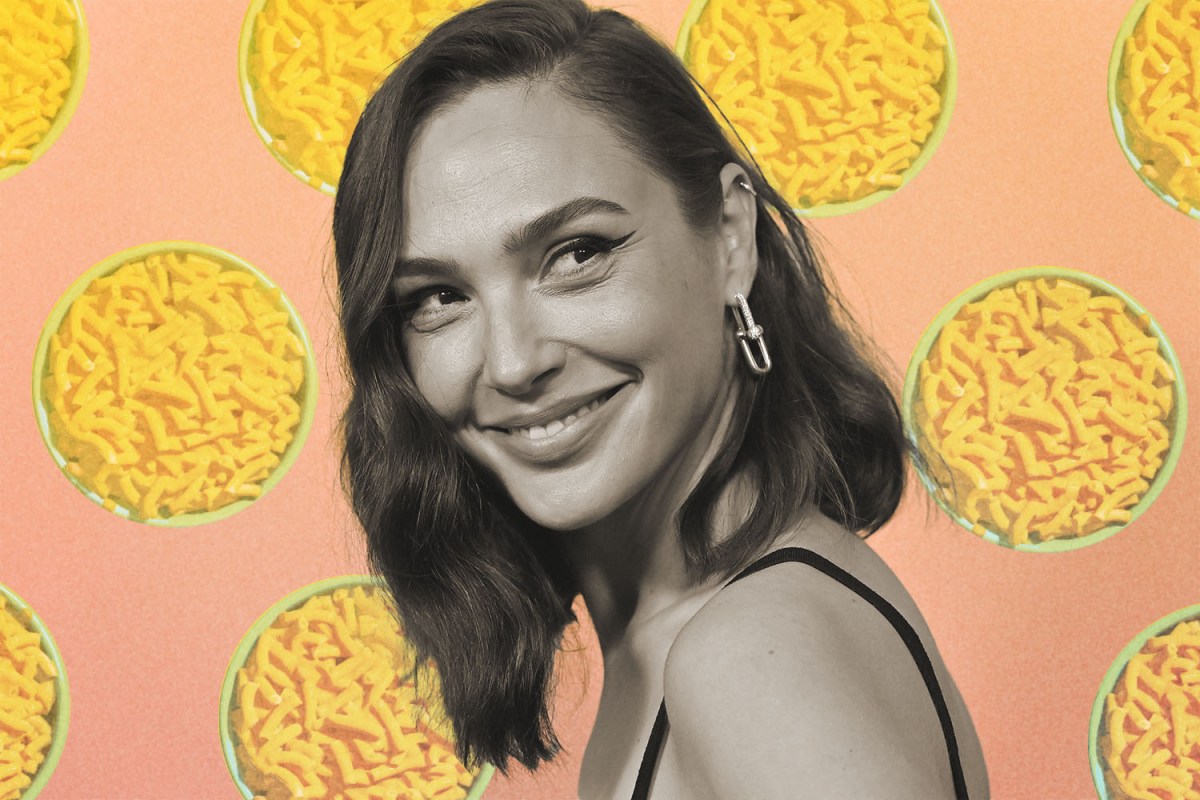 A still of Gal Gadot in front of mac and cheese clip art.