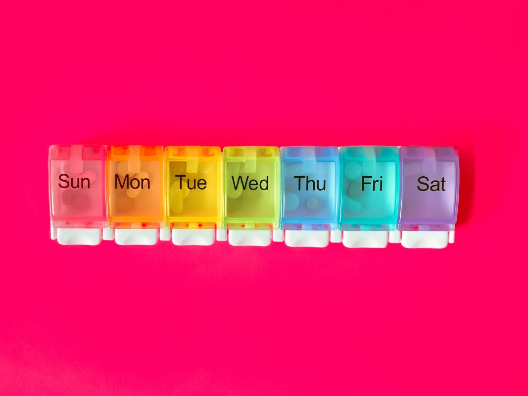 Days of the week pills against a pink background.