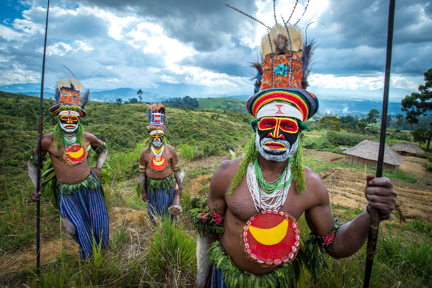 Western Highlands men in bilas (traditional reglia) at Rondon Ridge, Papua New Guinea 