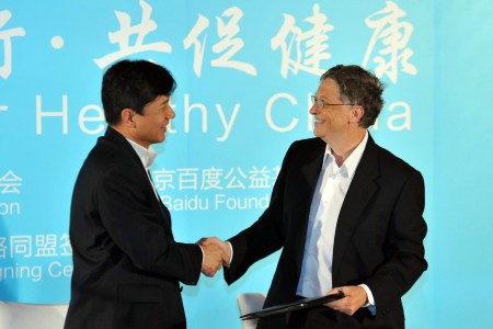 Robin Li and Bill Gates shaking hands at a conference.