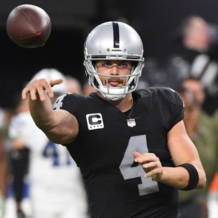 Derek Carr throws the ball in the fourth quarter against the Colts.