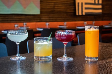 El Che’s Cocktail Experts Have Some Tips for Your Holiday Drinks