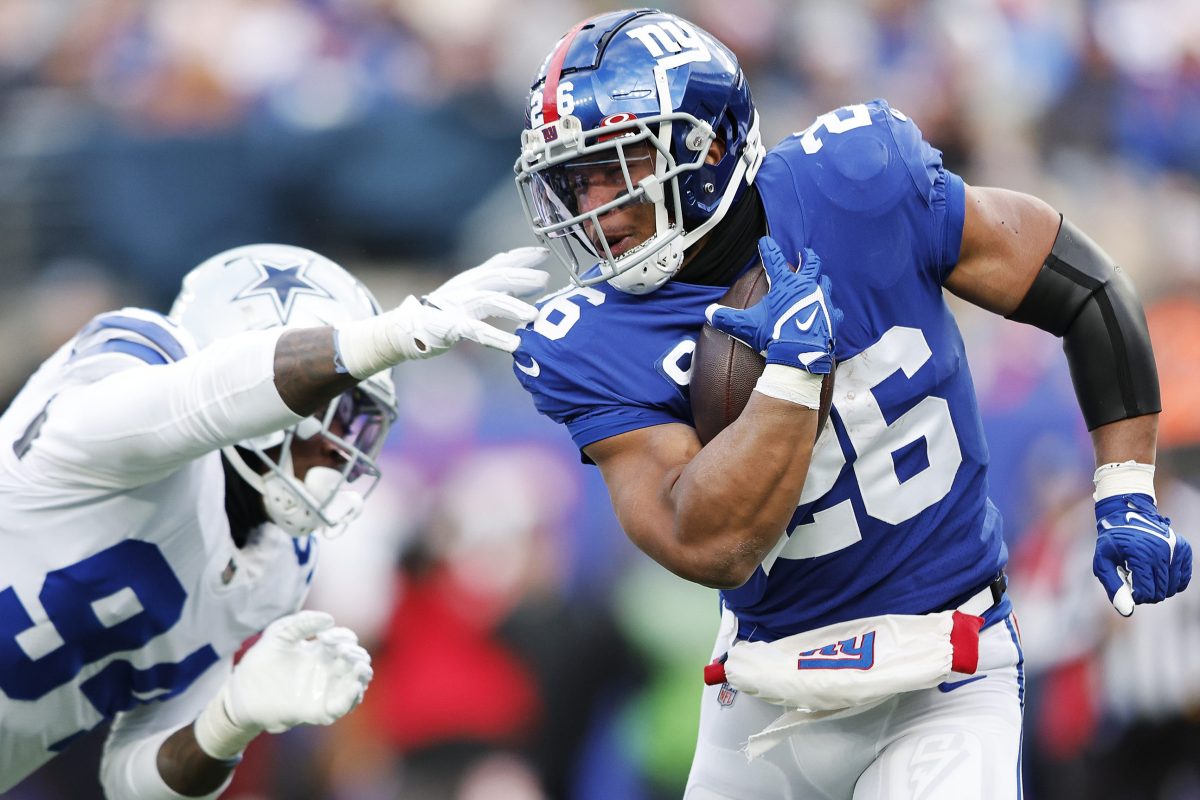 Saquon Barkley of the Giants looks to avoid a tackle versus Dallas.