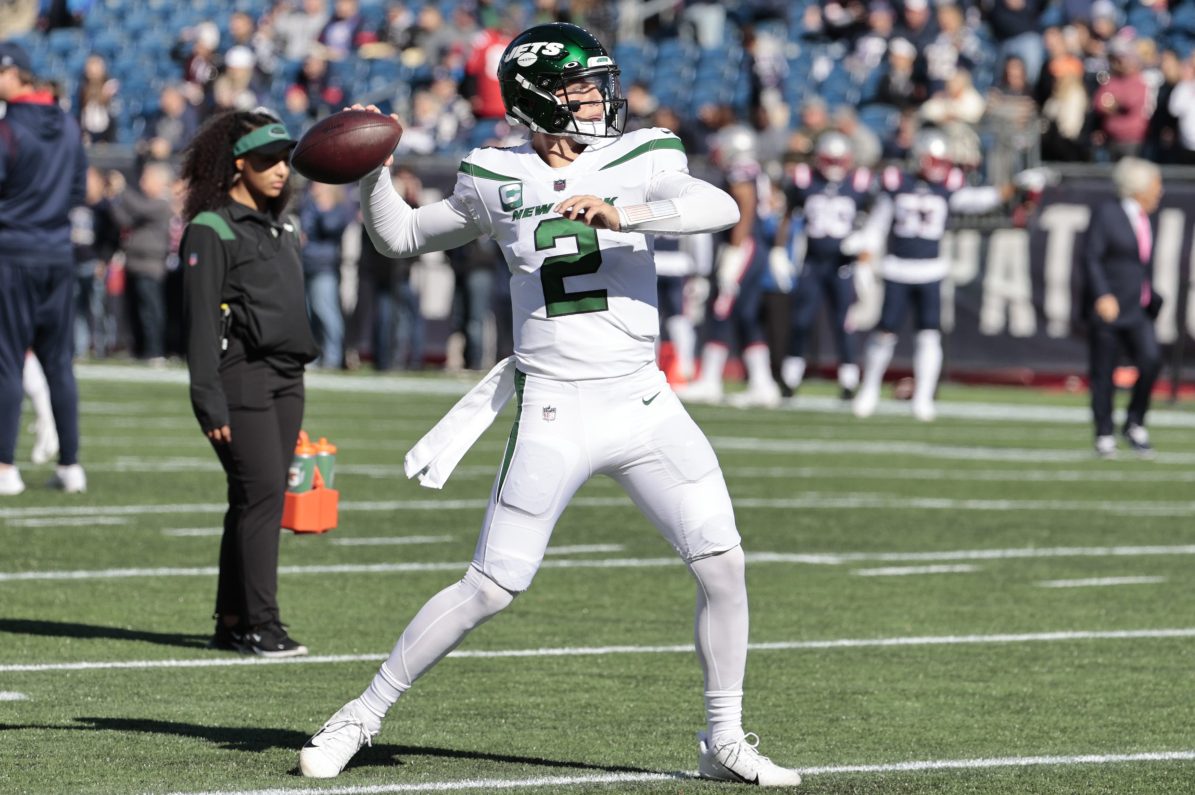 New York Jets quarterback Zach Wilson warms up before a game.