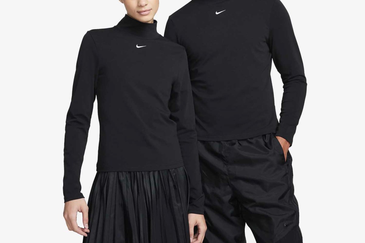 Nike Sportswear Collection Essentials Women’s Long-Sleeve Mock Top