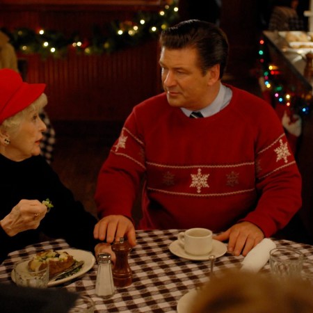 Elaine Stritch and Alec Baldwin in 30 Rock's "Ludachristmas"