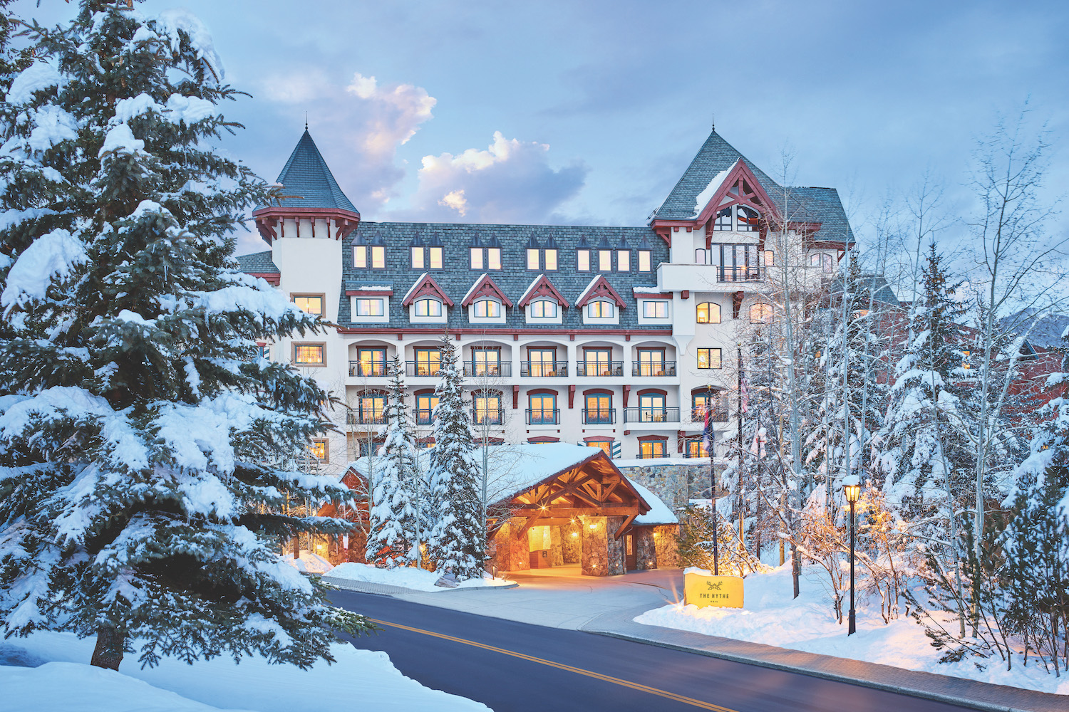 the hythe vail resort in snowy surroundings